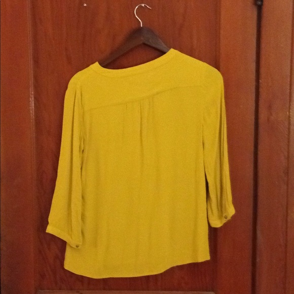 Banana Republic gold blouse - Picture 2 of 3